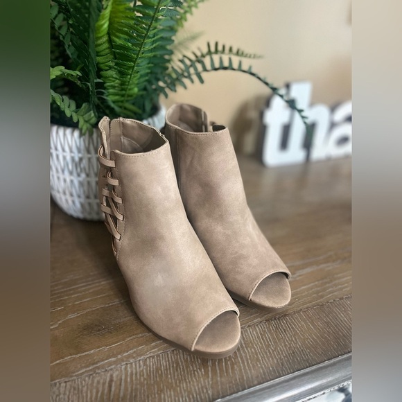 Rampage Tan Wedge Peep Toe Booties Size 7.5 - Picture 5 of 14